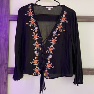 Cute, flowy, tie up top!